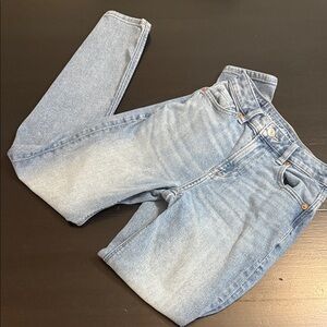 American Eagle Outfitters Light Blue mom Jeans